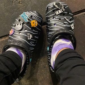 I’m selling these crocs , size 10 and a half .